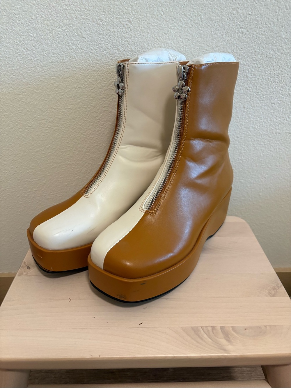 Lisa Says Gah Two-Tone Platform boots